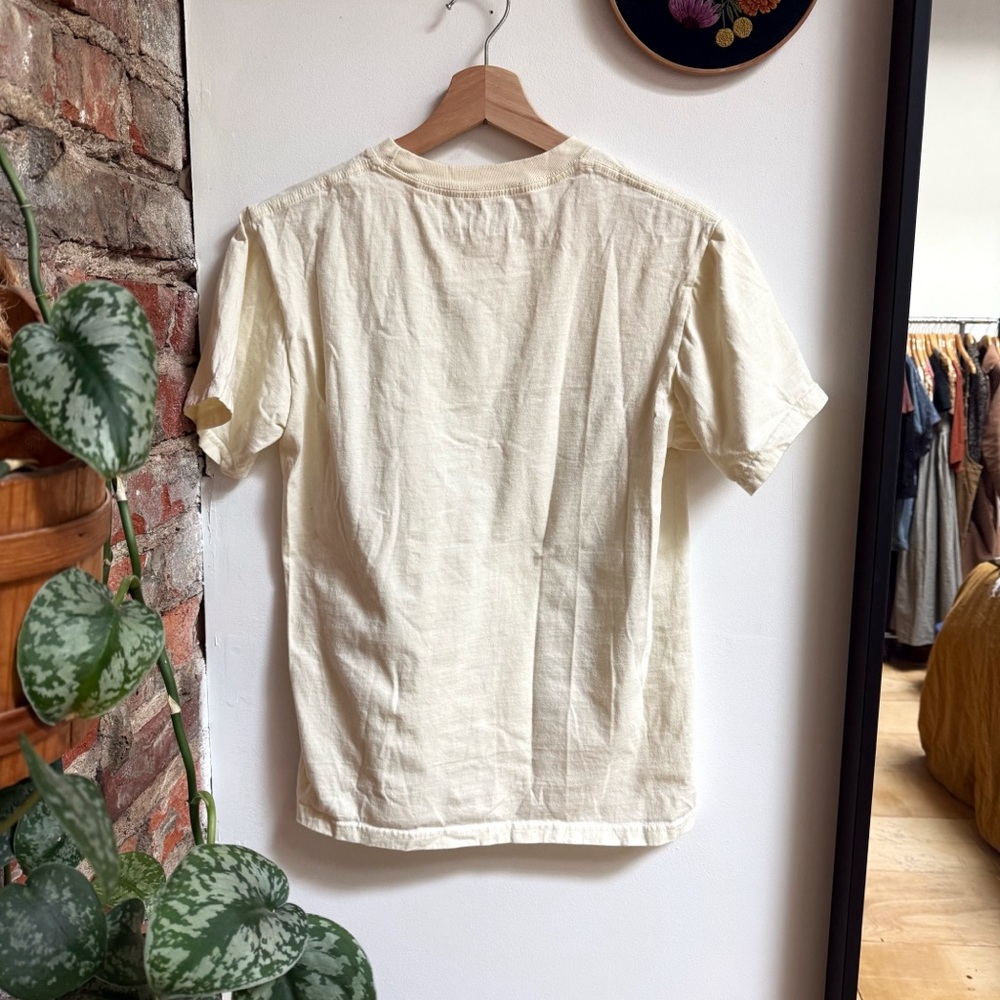 At The Moment | Living Room Sketch Tee - Picture 4 of 5